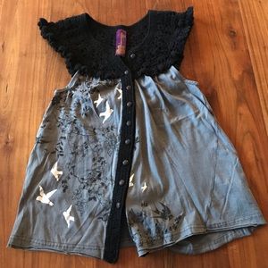 Barely worn women’s Free People Top. Size XS